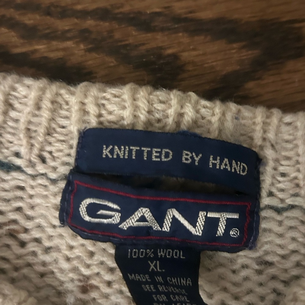 Gant Cream Ski Scene Wool Sweater with Blue, Red, Green Accents - Picture 5 of 6